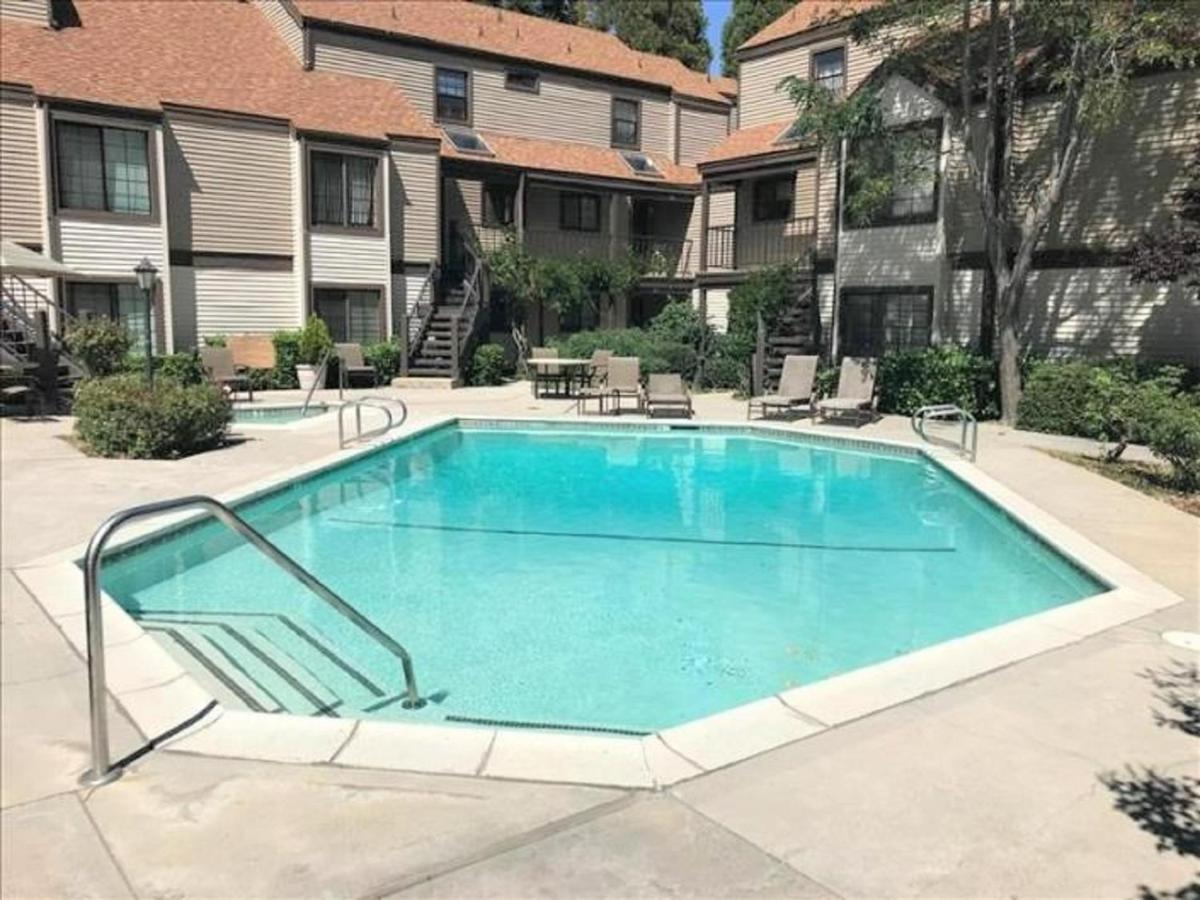 Village Condo Condo Lake Arrowhead Bagian luar foto